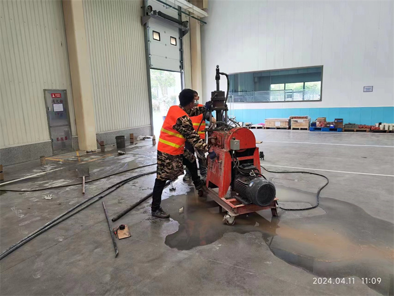 红旗厂房地面下沉塌陷注浆加固施工